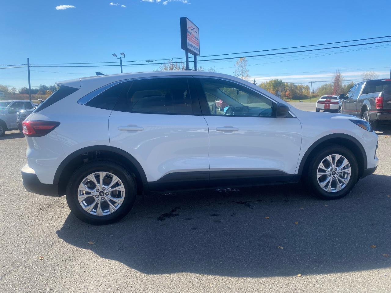 2023 Ford Escape Active - Photo #3