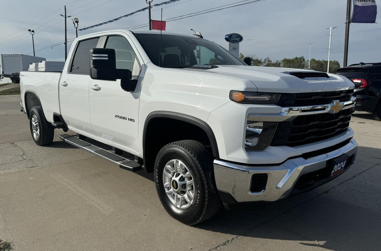 2024 Chevrolet Silverado 2500 4WD Crew Cab 172" LT Photo