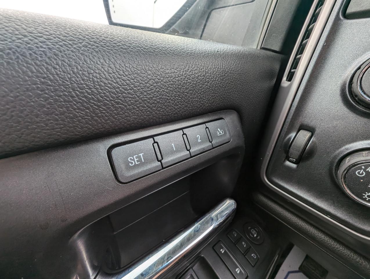 2014 GMC Sierra 1500 SLT | Leather | Heated Steering | Heated Seats - Photo #13