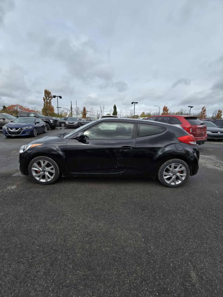 2017 Hyundai Veloster  - Photo #4