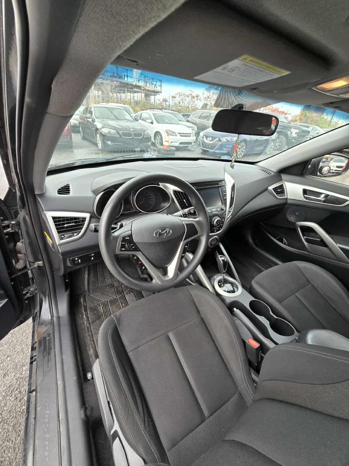 2017 Hyundai Veloster  - Photo #5