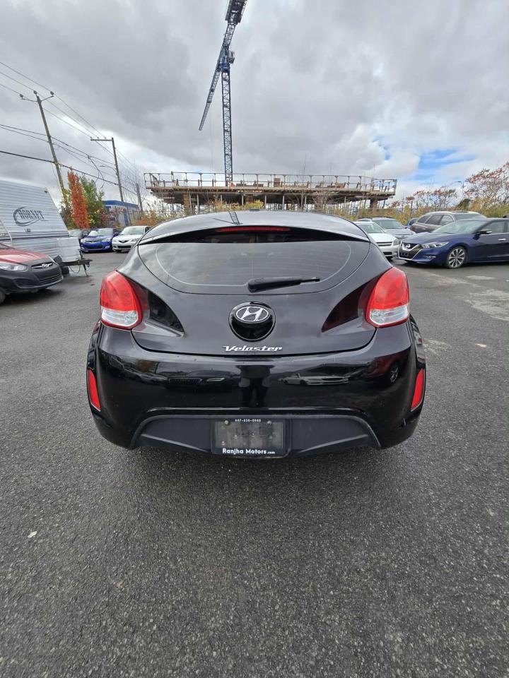 2017 Hyundai Veloster  - Photo #6