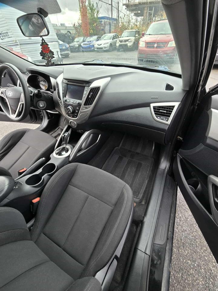 2017 Hyundai Veloster  - Photo #7