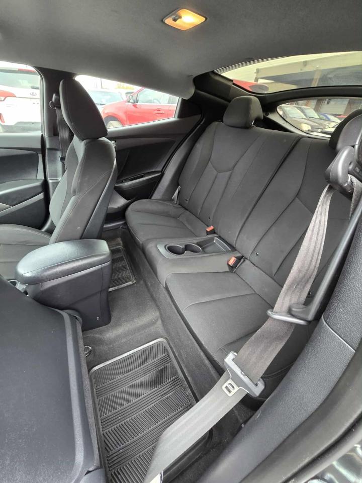 2017 Hyundai Veloster  - Photo #8