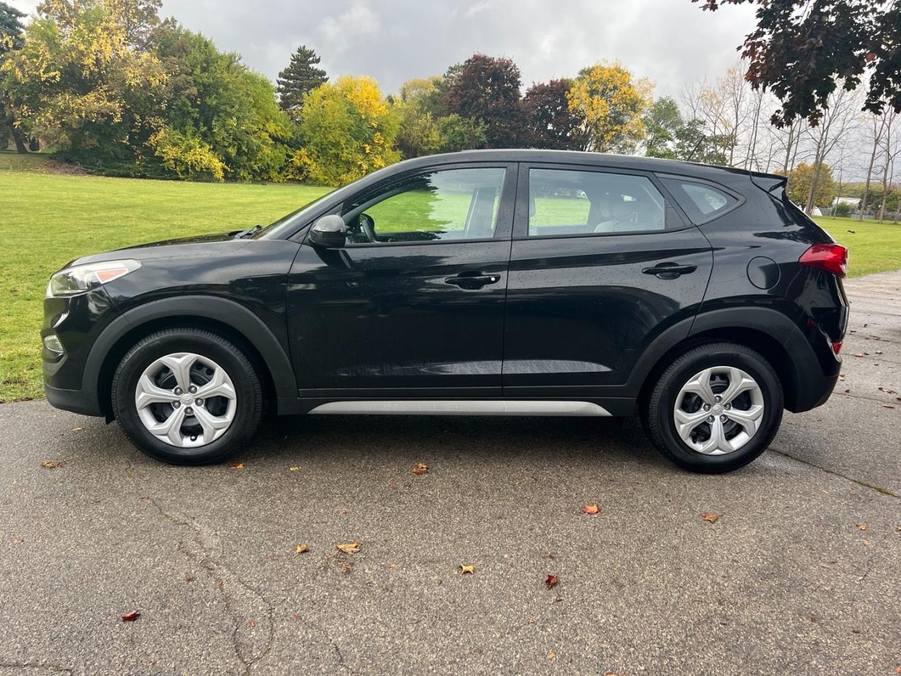 2017 Hyundai Tucson SE AWD * One Owner / Clean Carfax Photo2