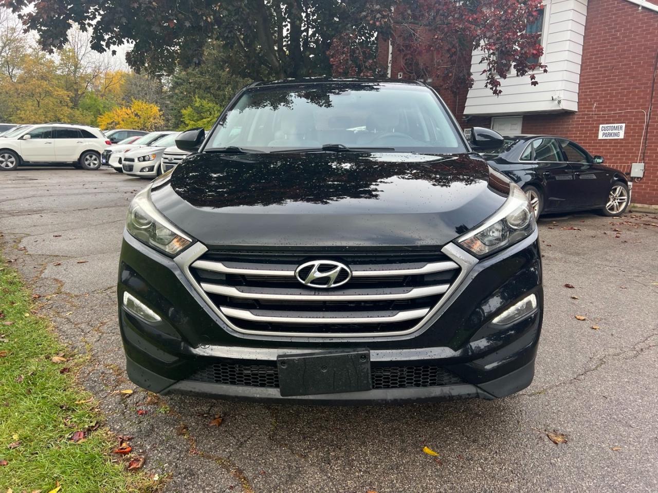 2017 Hyundai Tucson SE AWD * One Owner / Clean Carfax - Photo #2
