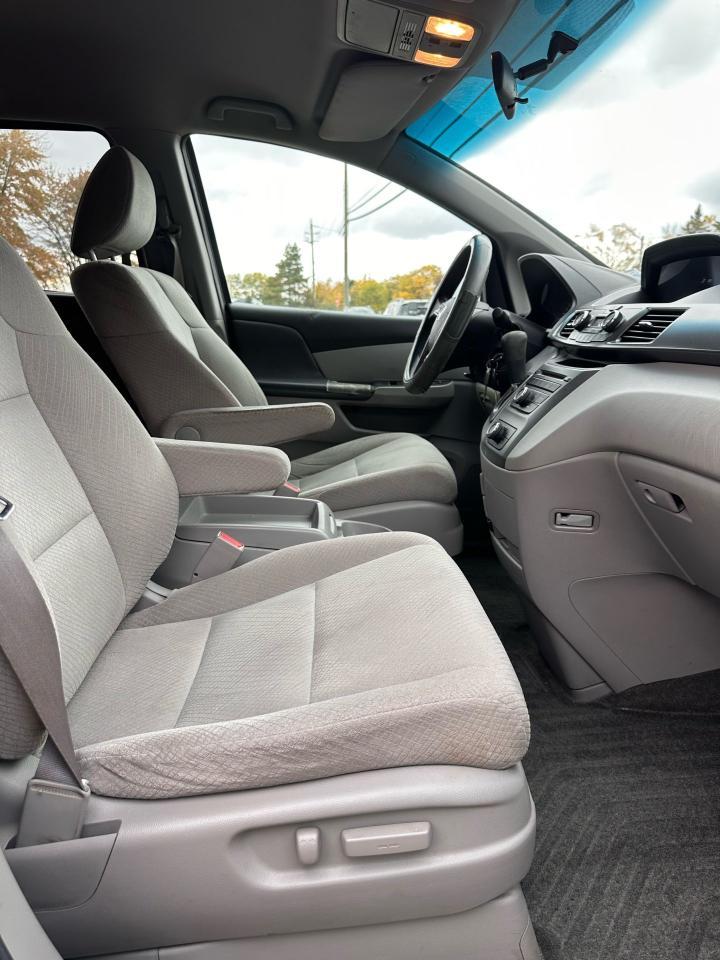 2014 Honda Odyssey SE Photo4