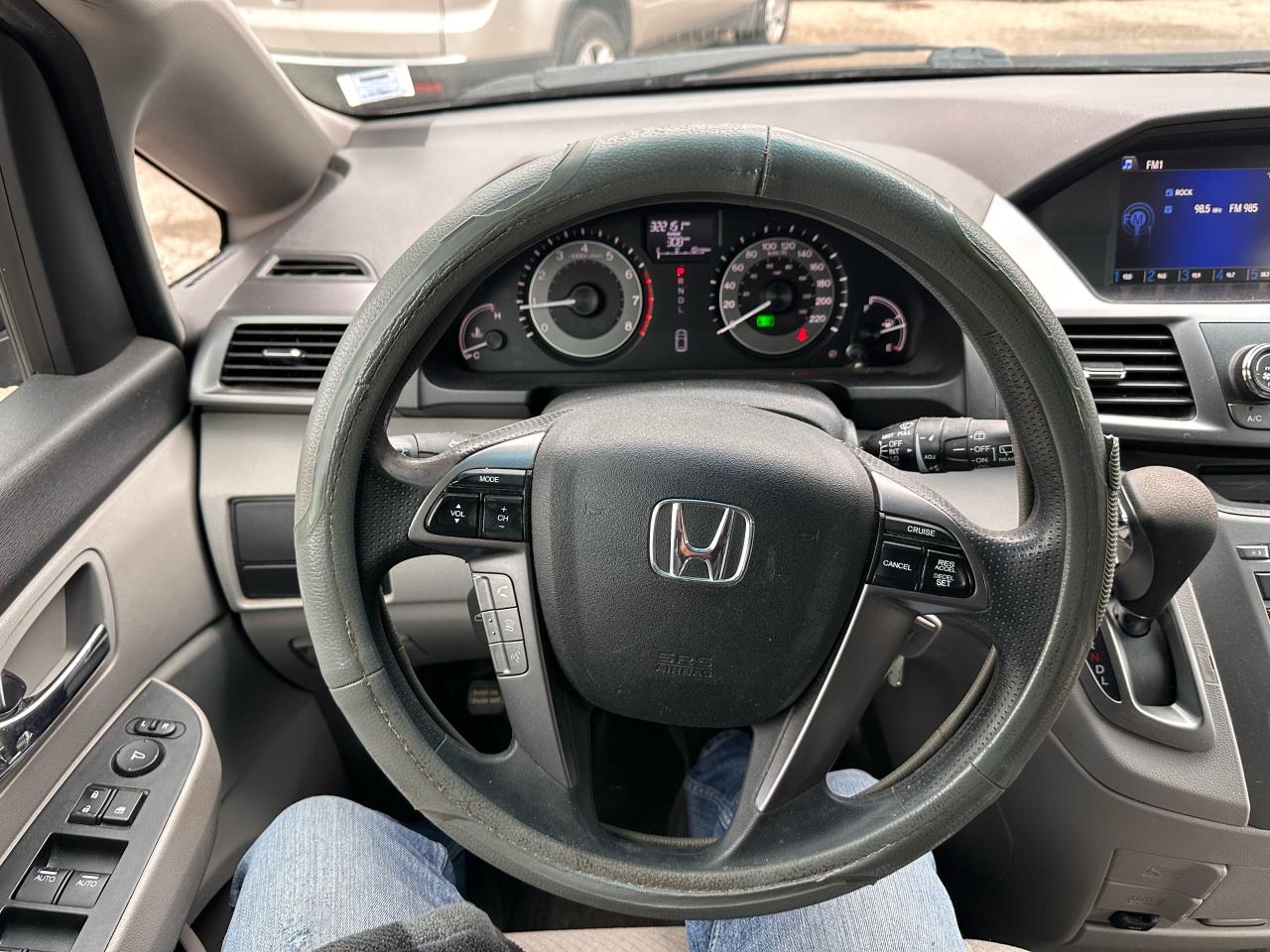2014 Honda Odyssey SE - Photo #11