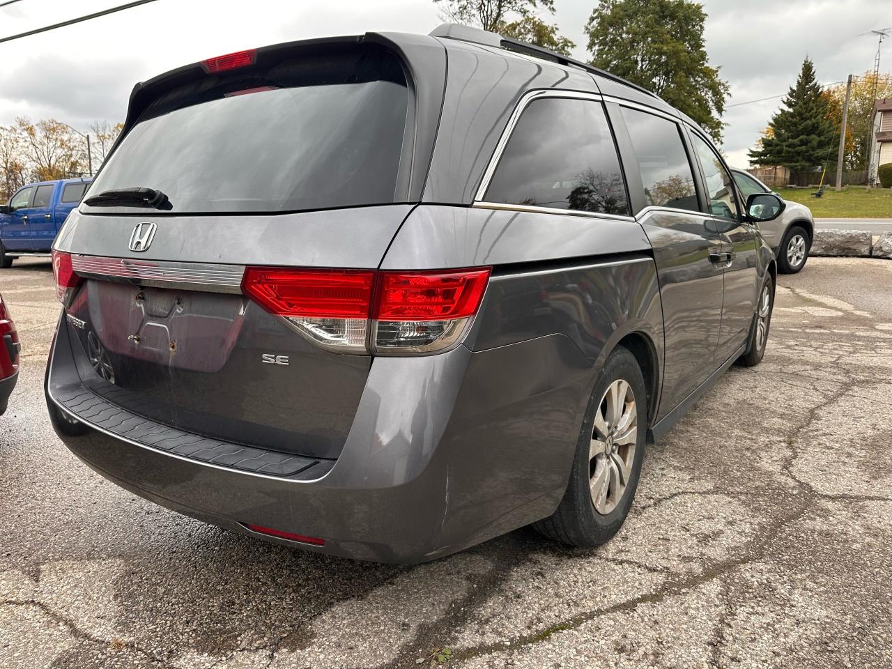 2014 Honda Odyssey SE - Photo #3