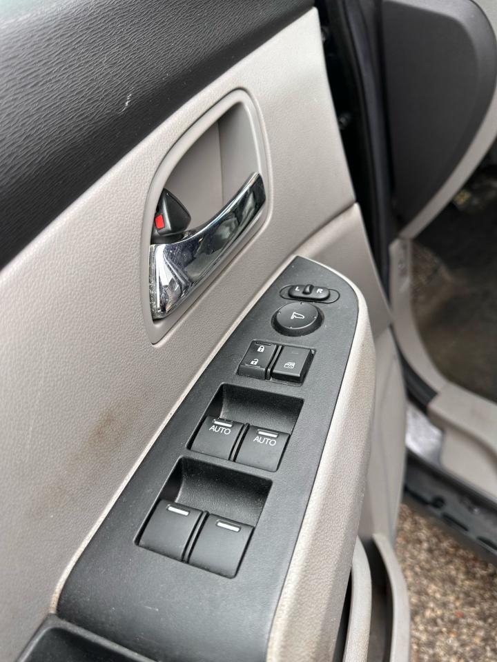 2014 Honda Odyssey SE - Photo #9