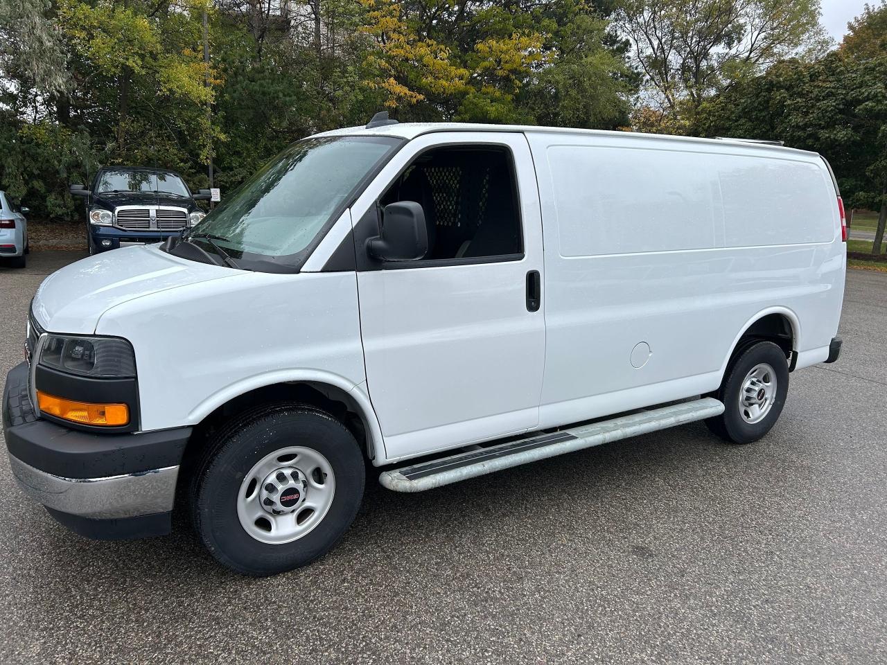 2023 GMC Savana Cargo Van 135 inch wb Photo4