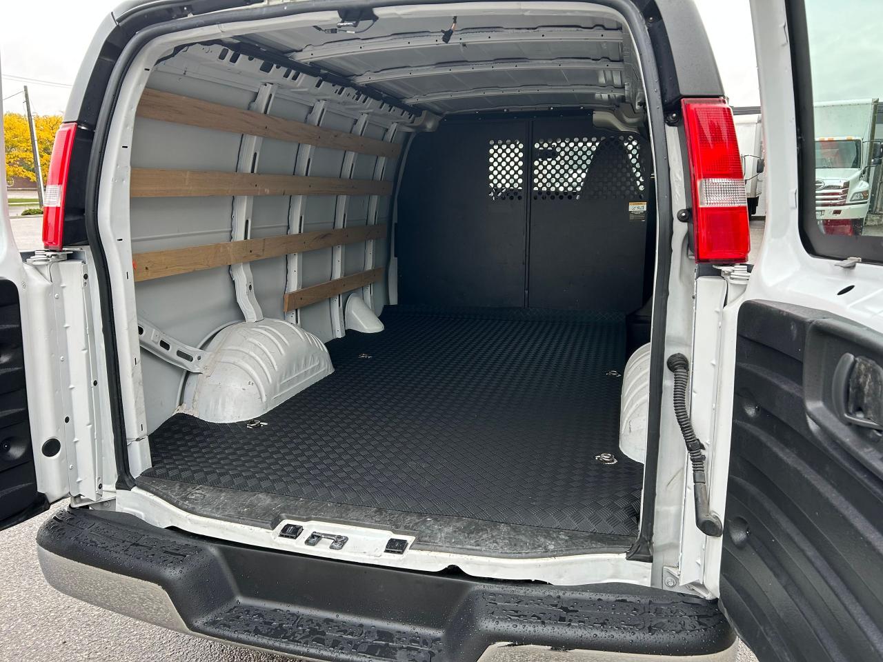 2023 GMC Savana Cargo Van 135 inch wb - Photo #7