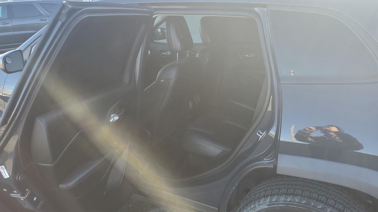 2017 Jeep Cherokee 4WD 4dr Trailhawk-"NO TAX SALE-MAX $2000-LTD TIME Photo