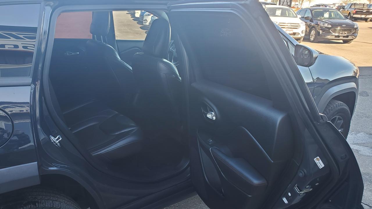 2017 Jeep Cherokee 4WD 4dr Trailhawk-"NO TAX SALE-MAX $2000-LTD TIME - Photo #9