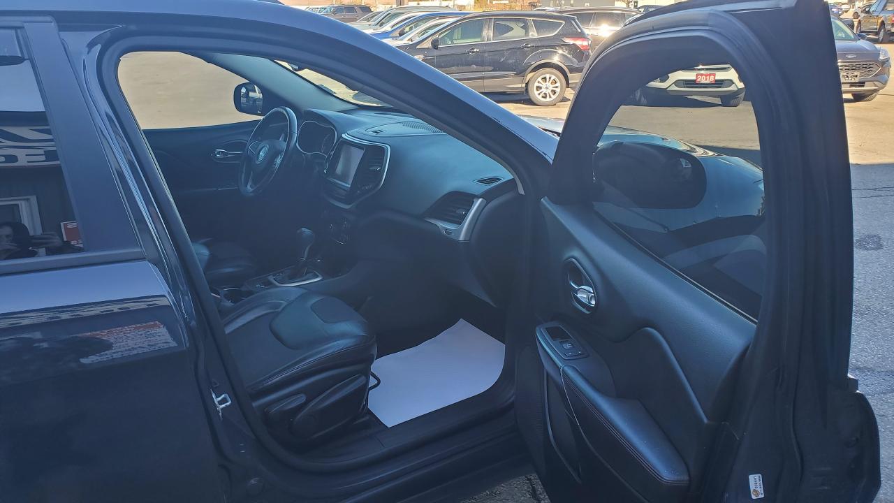 2017 Jeep Cherokee 4WD 4dr Trailhawk-"NO TAX SALE-MAX $2000-LTD TIME - Photo #10