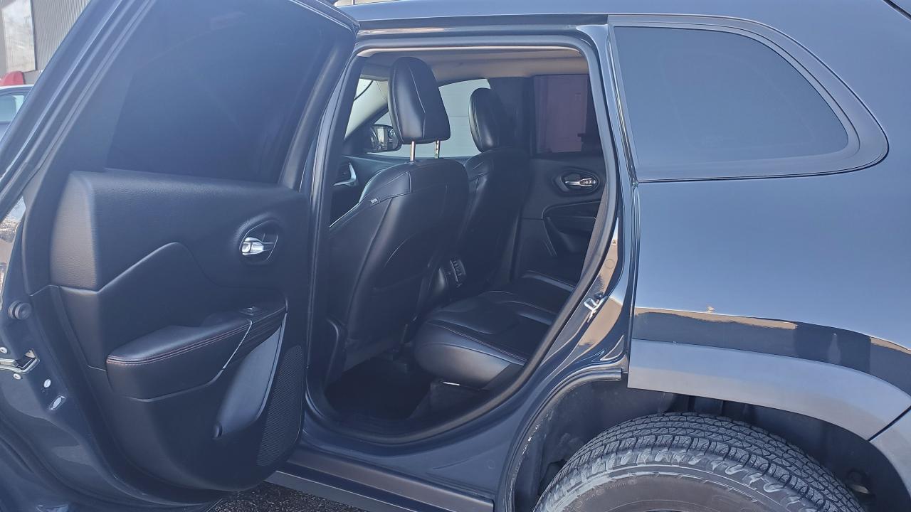 2017 Jeep Cherokee 4WD 4dr Trailhawk-"NO TAX SALE-MAX $2000-LTD TIME - Photo #20