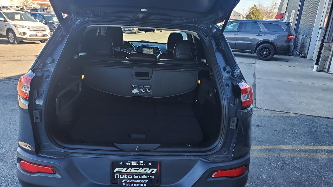 2017 Jeep Cherokee 4WD 4dr Trailhawk-"NO TAX SALE-MAX $2000-LTD TIME Photo