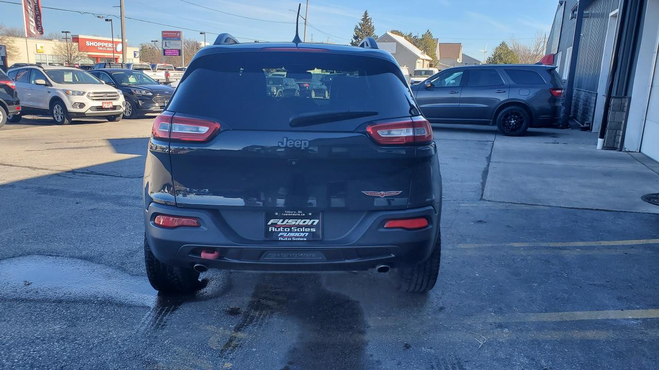 2017 Jeep Cherokee 4WD 4dr Trailhawk-"NO TAX SALE-MAX $2000-LTD TIME - Photo #4