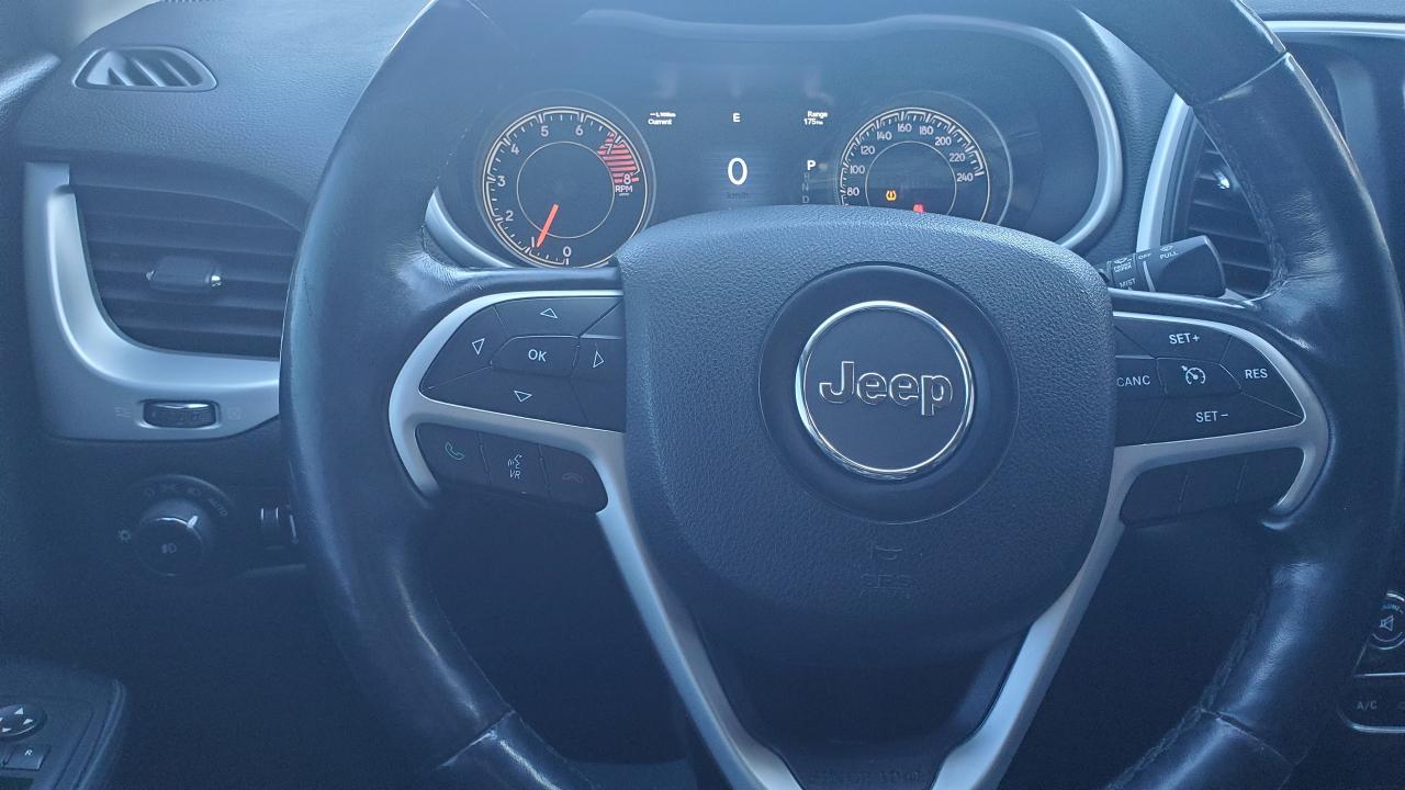 2017 Jeep Cherokee 4WD 4dr Trailhawk-"NO TAX SALE-MAX $2000-LTD TIME Photo