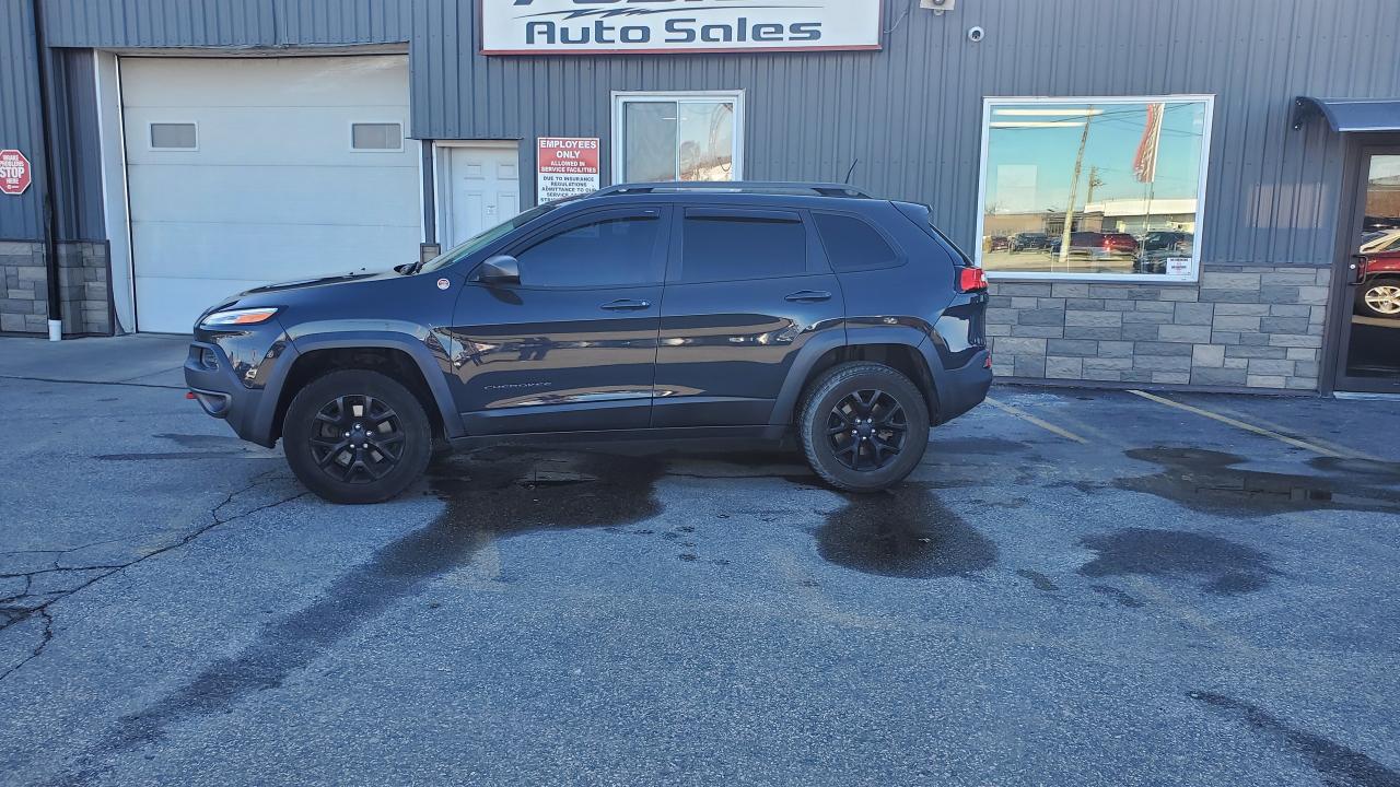 2017 Jeep Cherokee 4WD 4dr Trailhawk-"NO TAX SALE-MAX $2000-LTD TIME Photo