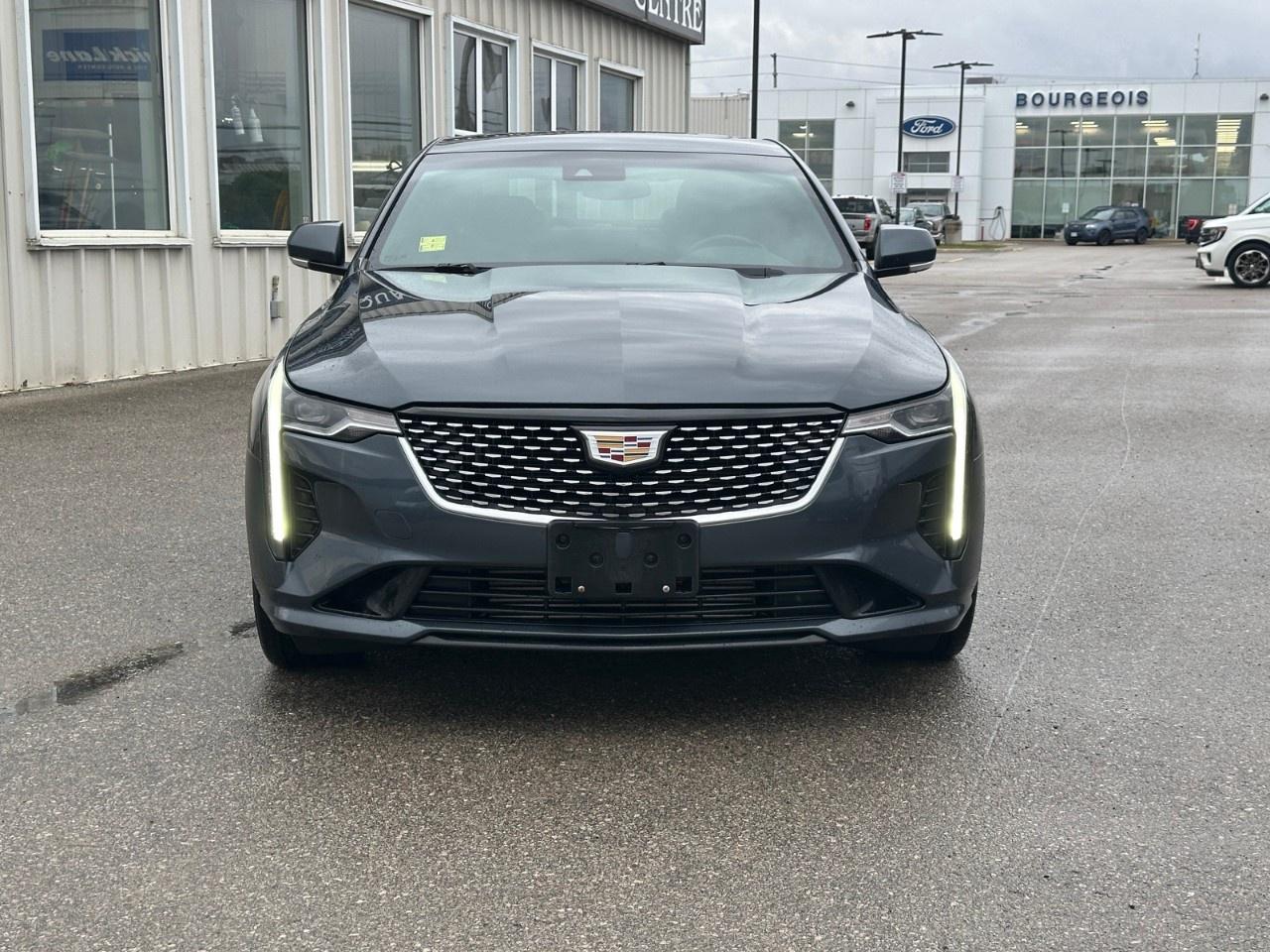 2021 Cadillac CT4 4dr Sdn Luxury Photo2
