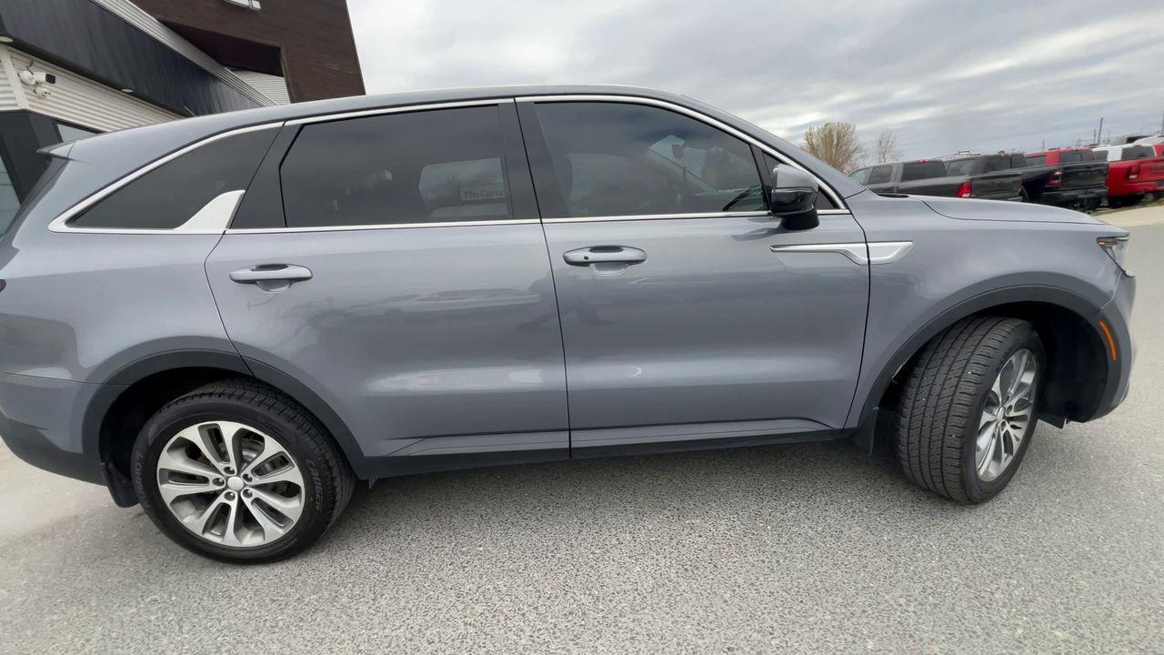 2021 Kia Sorento 2.5L LX Premium AWD, 7 PASSENGER, SIRIUS XM, HEATED STEERING WHEEL, HEATED FRONT SEATS, BACK UP CAM!! Photo
