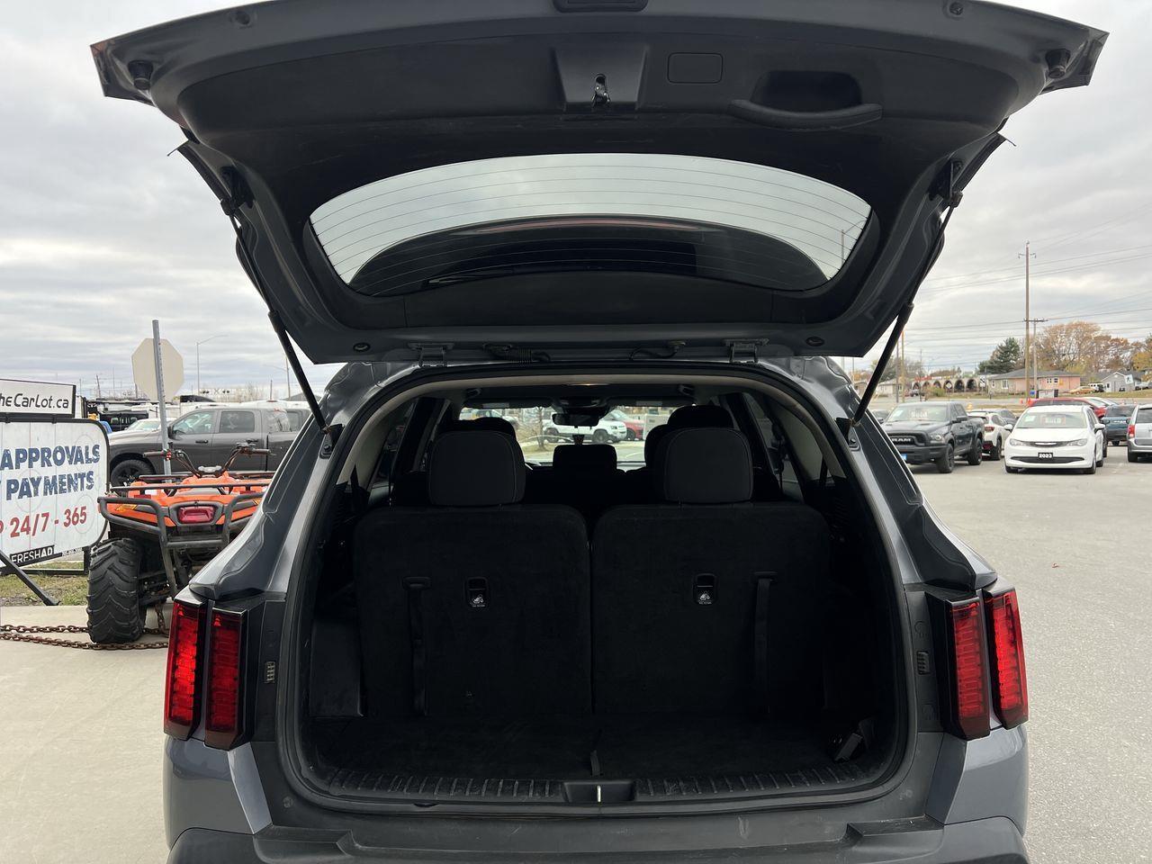 2021 Kia Sorento 2.5L LX Premium AWD, 7 PASSENGER, SIRIUS XM, HEATED STEERING WHEEL, HEATED FRONT SEATS, BACK UP CAM!! Photo