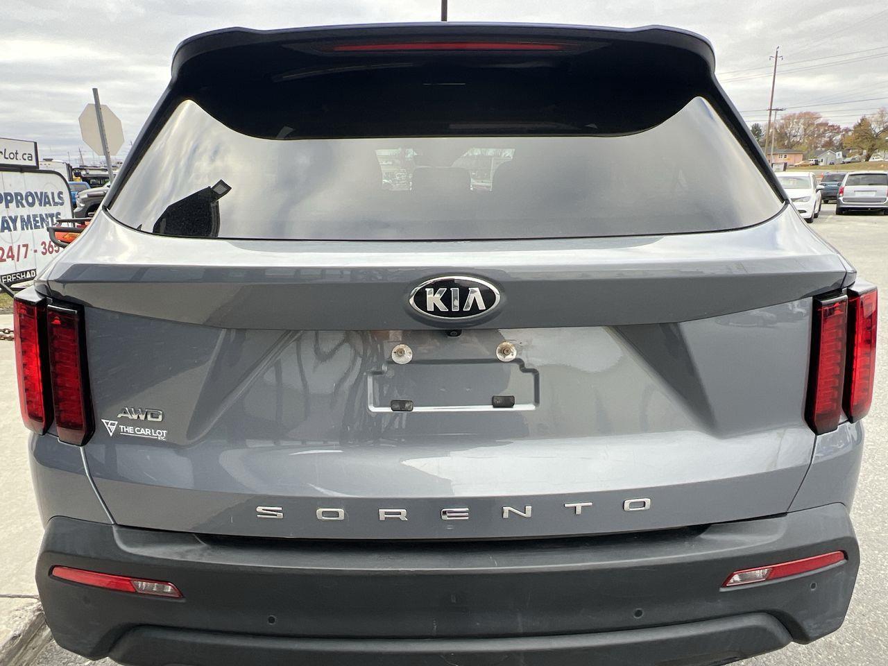2021 Kia Sorento 2.5L LX Premium AWD, 7 PASSENGER, SIRIUS XM, HEATED STEERING WHEEL, HEATED FRONT SEATS, BACK UP CAM!! Photo