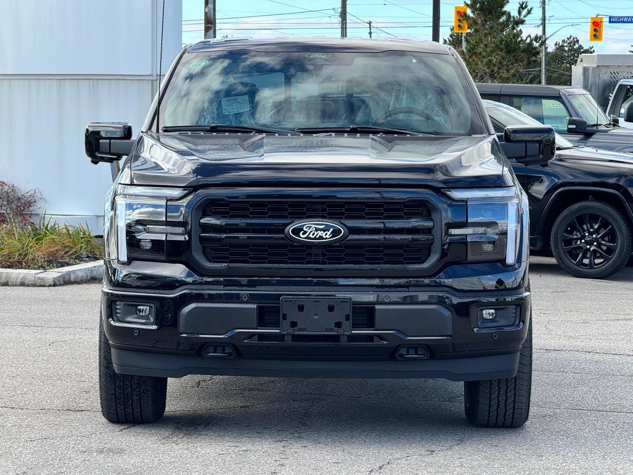 2025 Ford F-150 Lariat Photo2