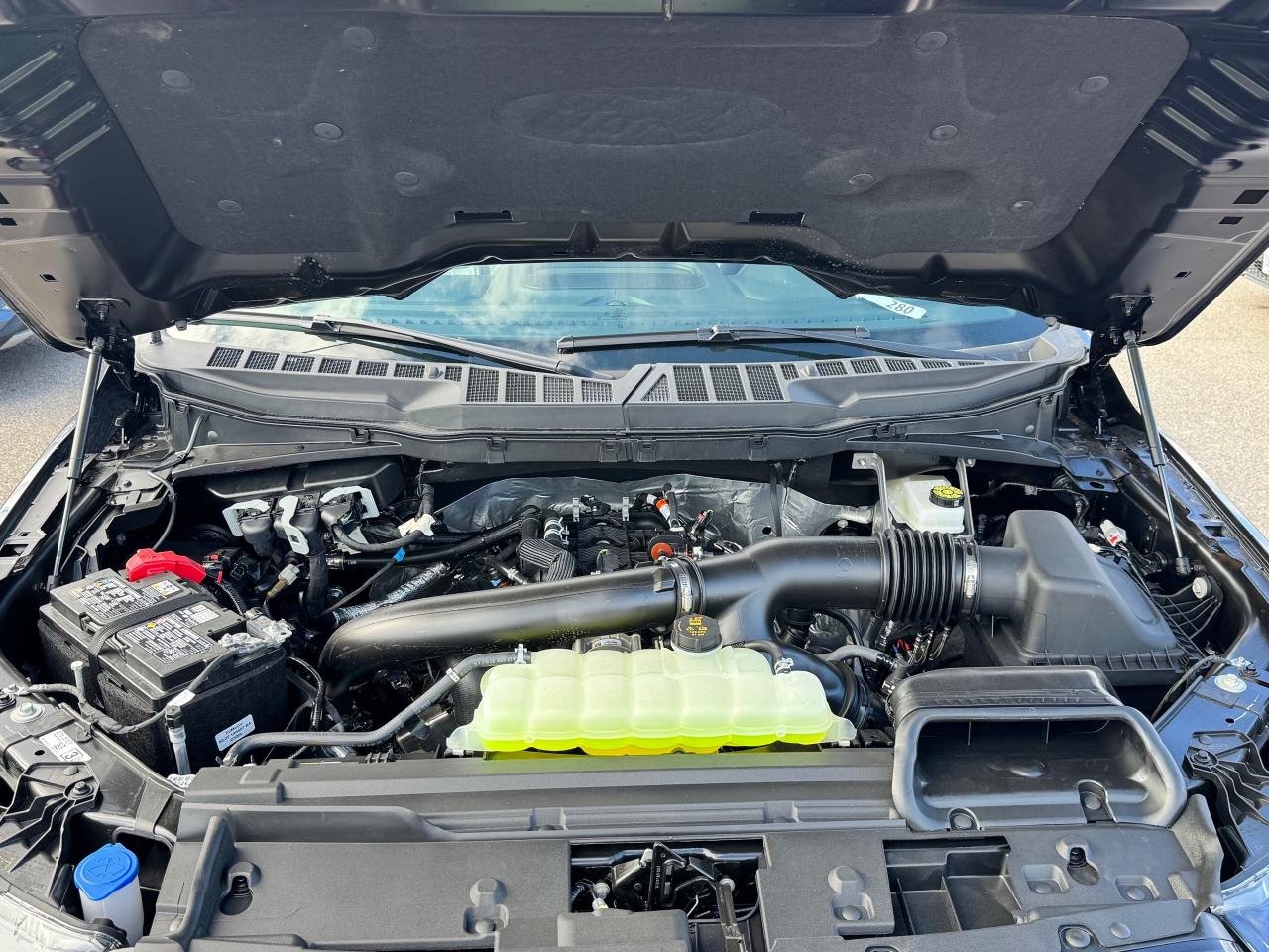 2025 Ford F-150 Lariat Photo