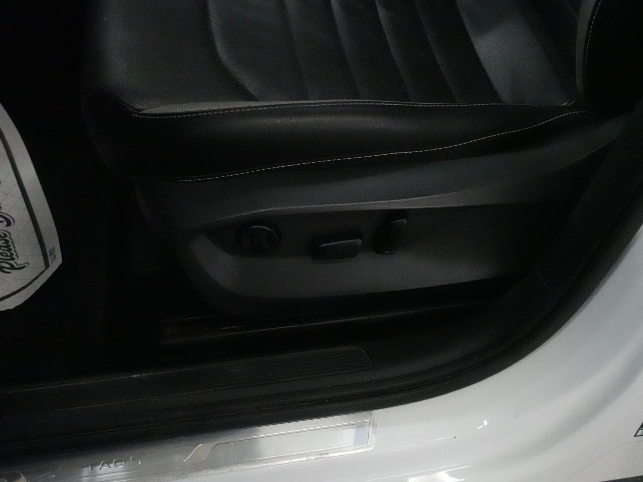 2022 Volkswagen Taos HIGHLINE | AWD | Nav | Leather | Pano roof | BSM