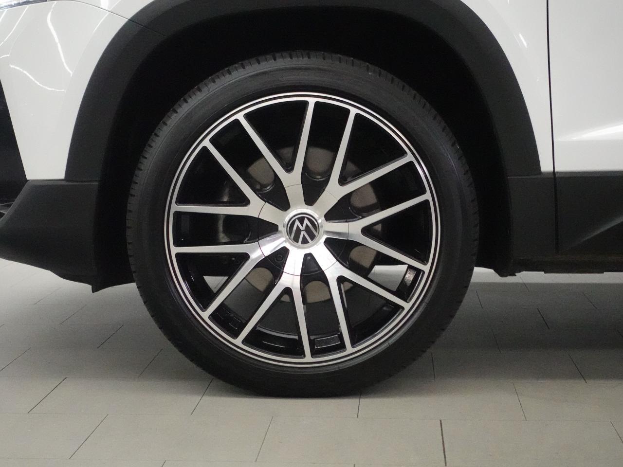 2022 Volkswagen Taos HIGHLINE | AWD | Nav | Leather | Pano roof | BSM