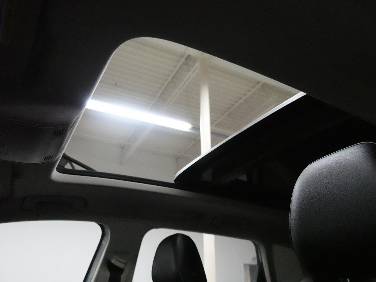 2022 Volkswagen Taos HIGHLINE | AWD | Nav | Leather | Pano roof | BSM