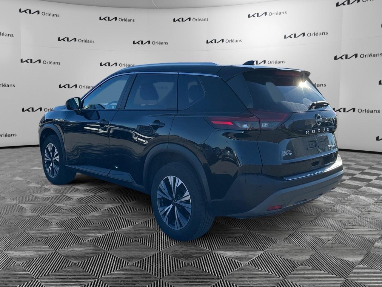 2023 Nissan Rogue AWD SV Moonroof Photo4