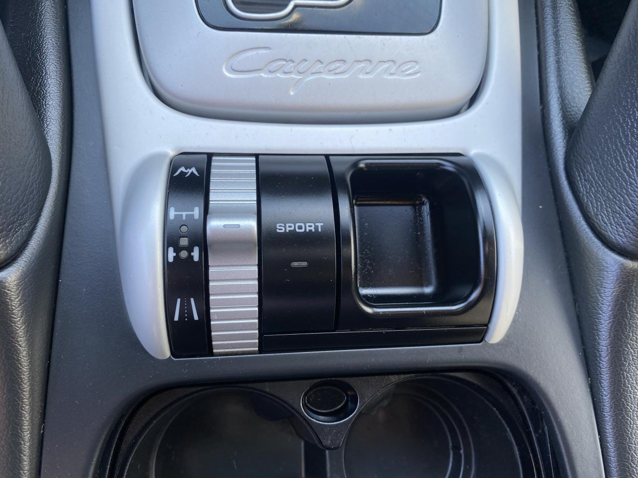 2010 Porsche Cayenne Automatic/Leather/Sunroof/Backup Sensors - Photo #17