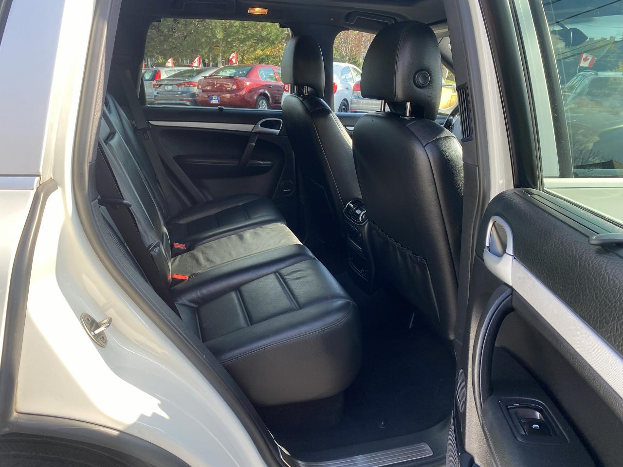 2010 Porsche Cayenne Automatic/Leather/Sunroof/Backup Sensors - Photo #10