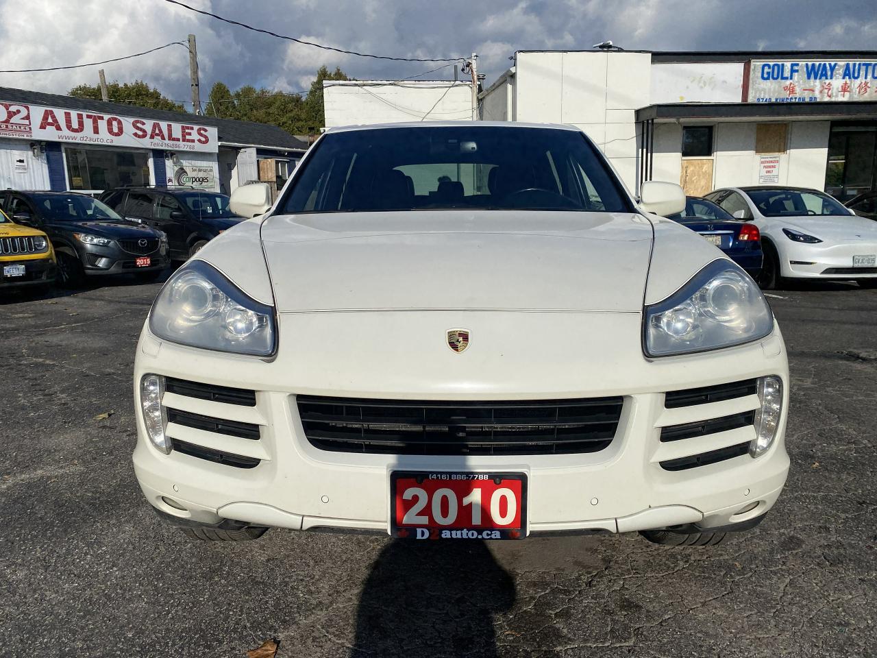 2010 Porsche Cayenne Automatic/Leather/Sunroof/Backup Sensors Photo2