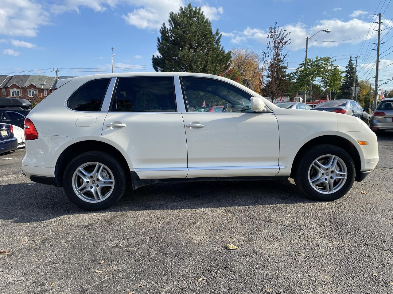 2010 Porsche Cayenne Automatic/Leather/Sunroof/Backup Sensors Photo4