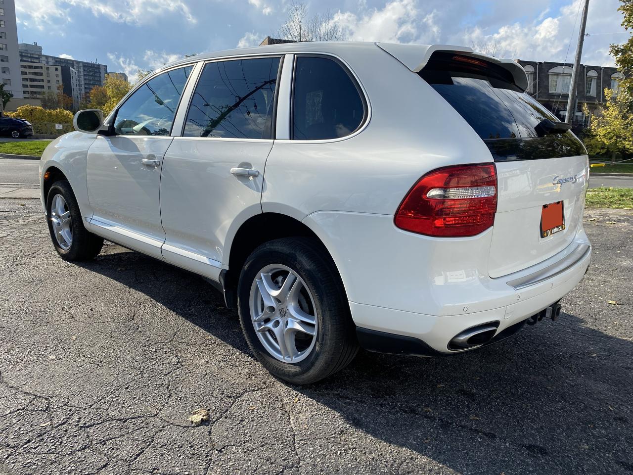 2010 Porsche Cayenne Automatic/Leather/Sunroof/Backup Sensors - Photo #8