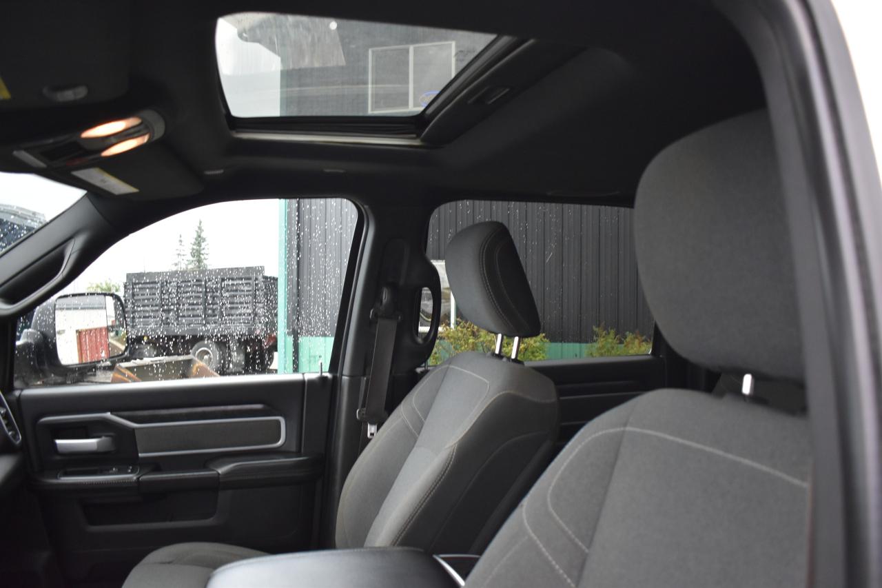 2021 RAM 3500 Big Horn 4x4 Crew Cab 8' Box - Photo #11