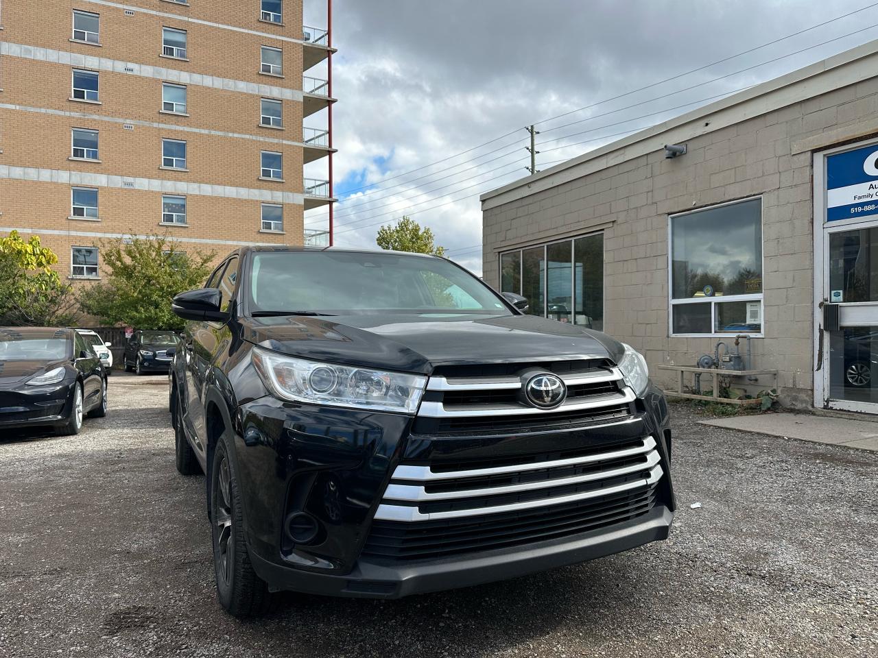 Used 2018 Toyota Highlander LE for sale in Waterloo, ON