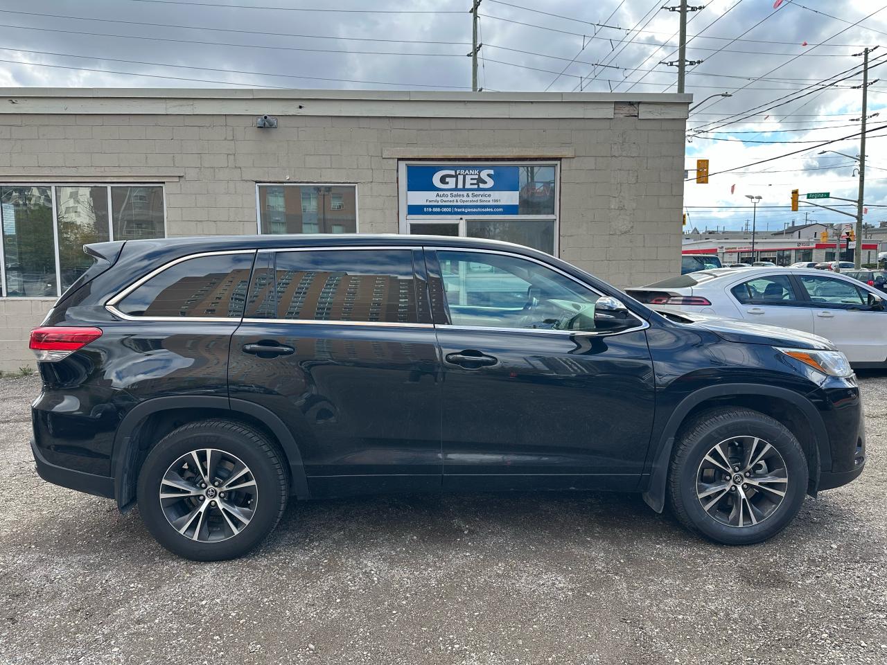 2018 Toyota Highlander LE - Photo #2