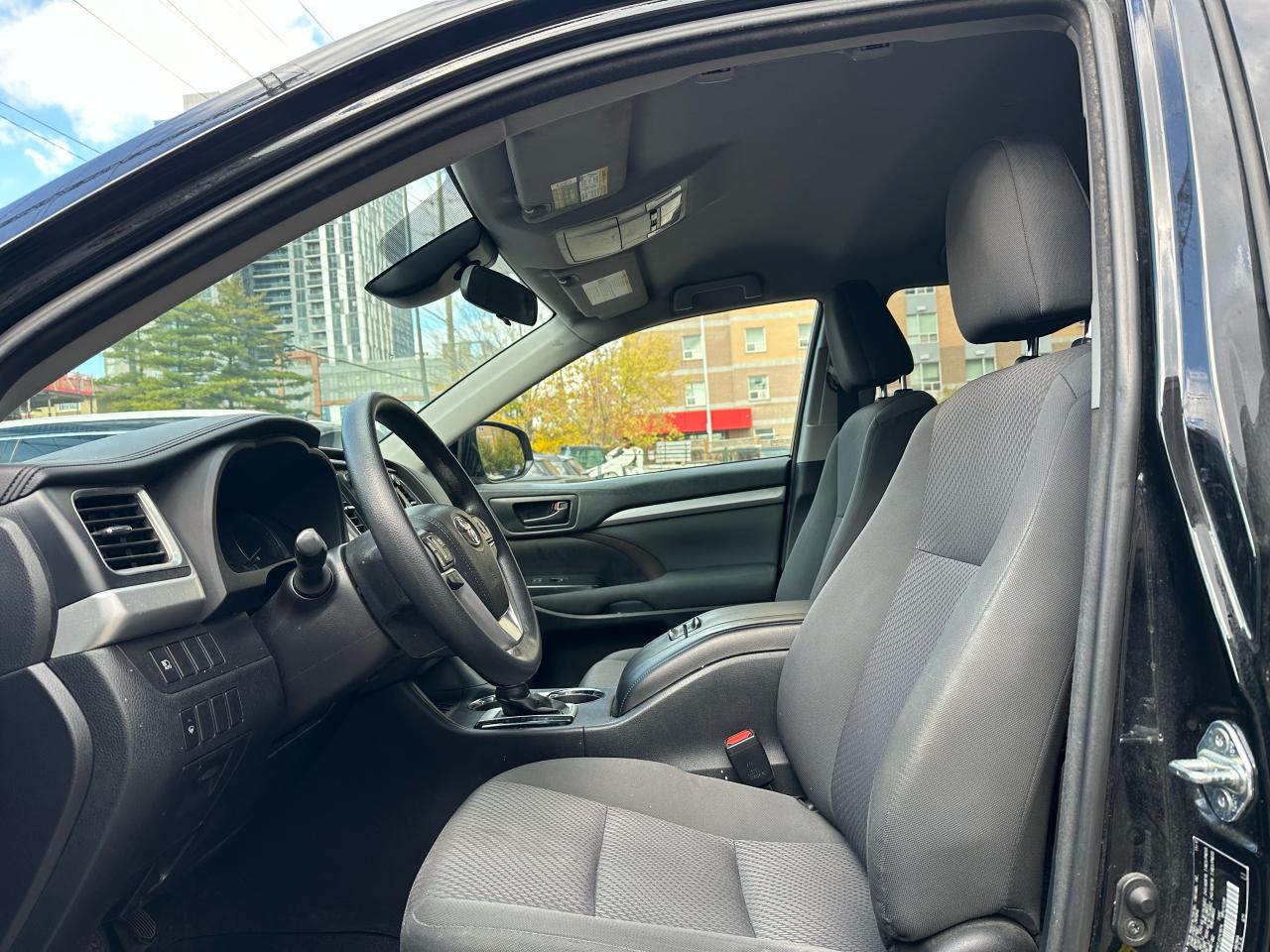 2018 Toyota Highlander LE - Photo #5
