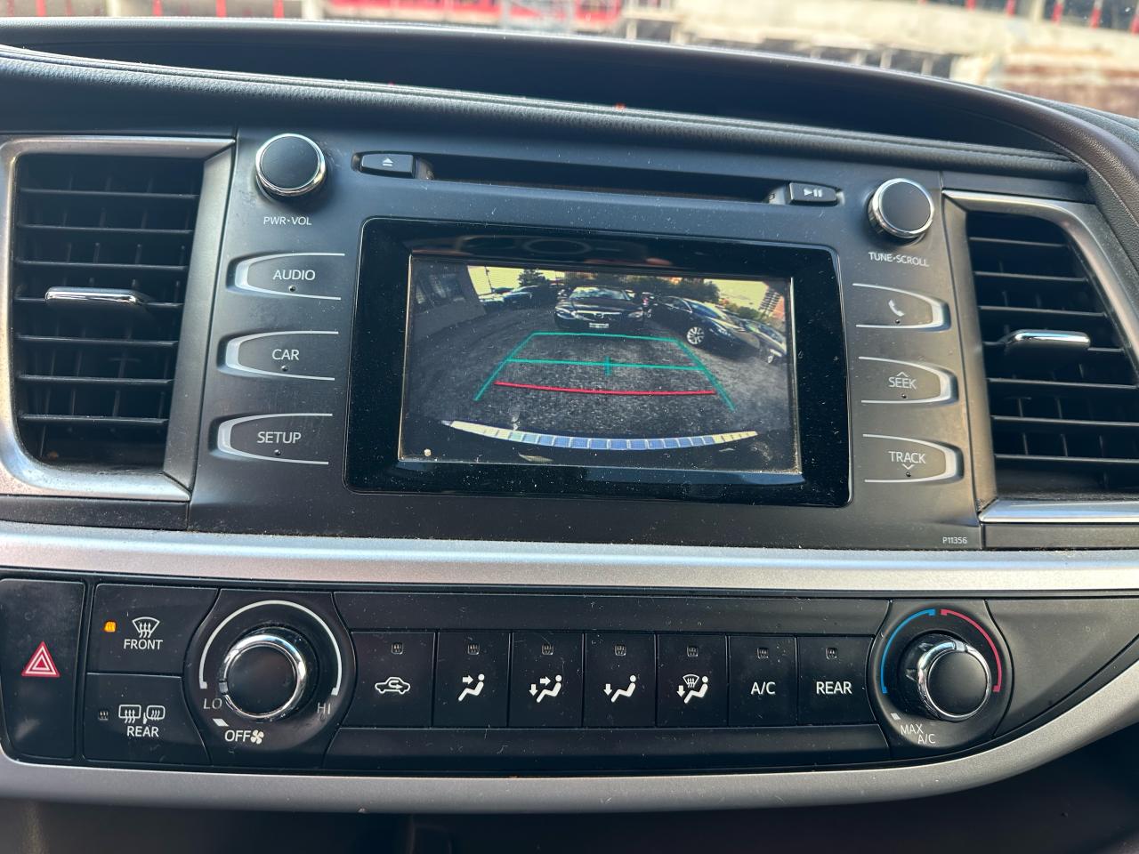 2018 Toyota Highlander LE - Photo #9