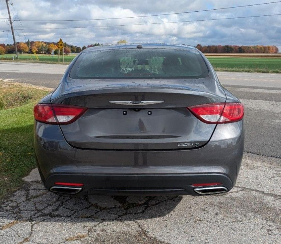 2015 Chrysler 200 200 S FWD Photo3