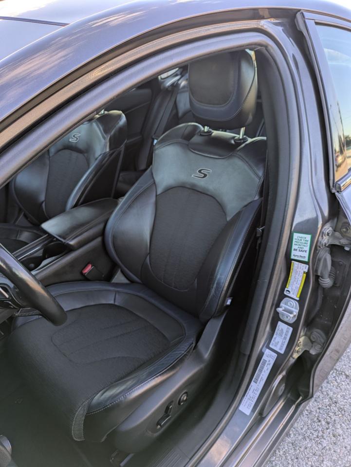 2015 Chrysler 200 200 S FWD - Photo #9