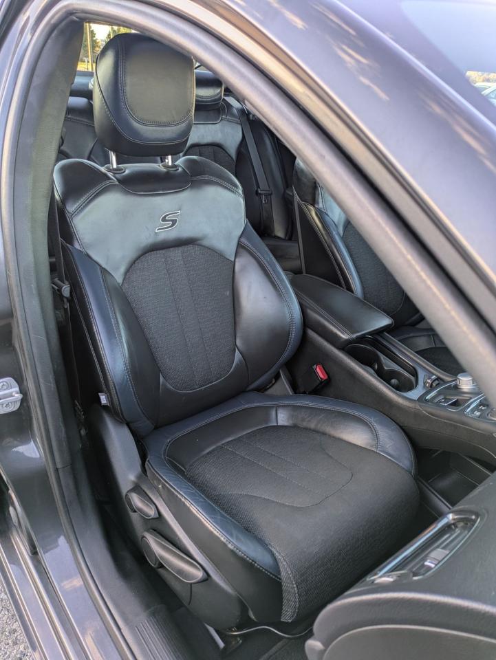 2015 Chrysler 200 200 S FWD - Photo #21