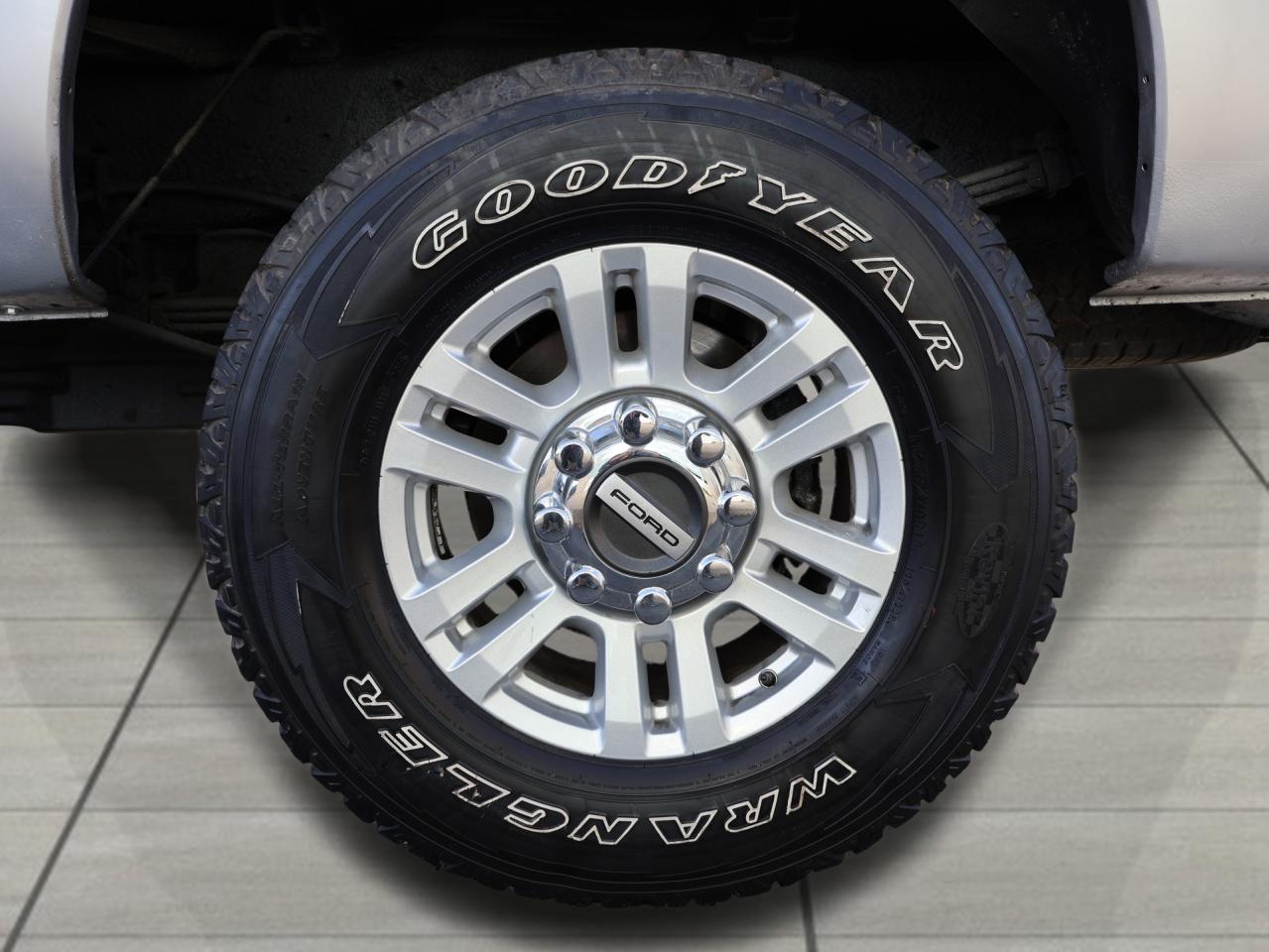 2015 Ford F-250 SD 6.2L V8 XL 4WD LONG BED CERTIFIED *ACCIDENT FREE**LOW KMS* CRUISE ALLOYS - Photo #20