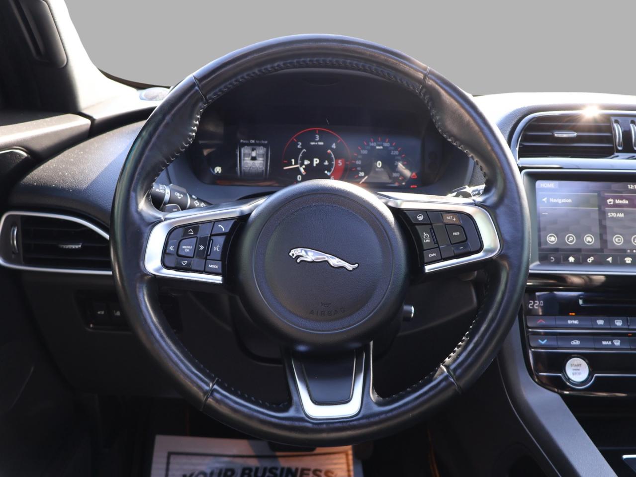 2018 Jaguar F-PACE 20d PRESTIGE AWD CERTIFIED *ACCIDENT FREE*JAGUAR MAINTAIN* CAMERA NAV HEATED SEATS PANO ROOF CRUISE ALLOYS - Photo #8