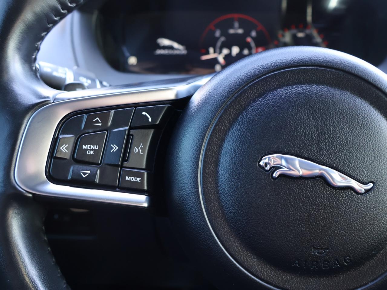 2018 Jaguar F-PACE 20d PRESTIGE AWD CERTIFIED *ACCIDENT FREE*JAGUAR MAINTAIN* CAMERA NAV HEATED SEATS PANO ROOF CRUISE ALLOYS - Photo #39